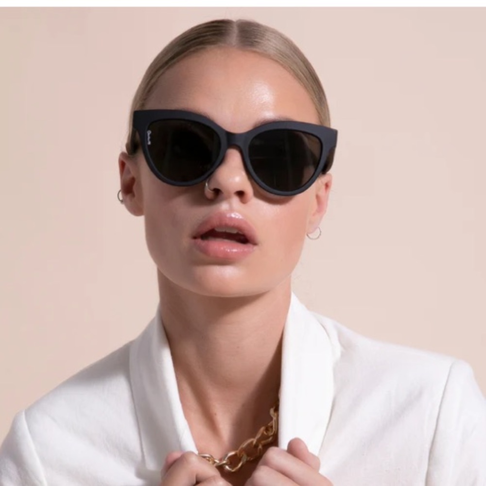 NEW! SALE The OTRA Lola cat eye matter rubber cat eye Sunnies